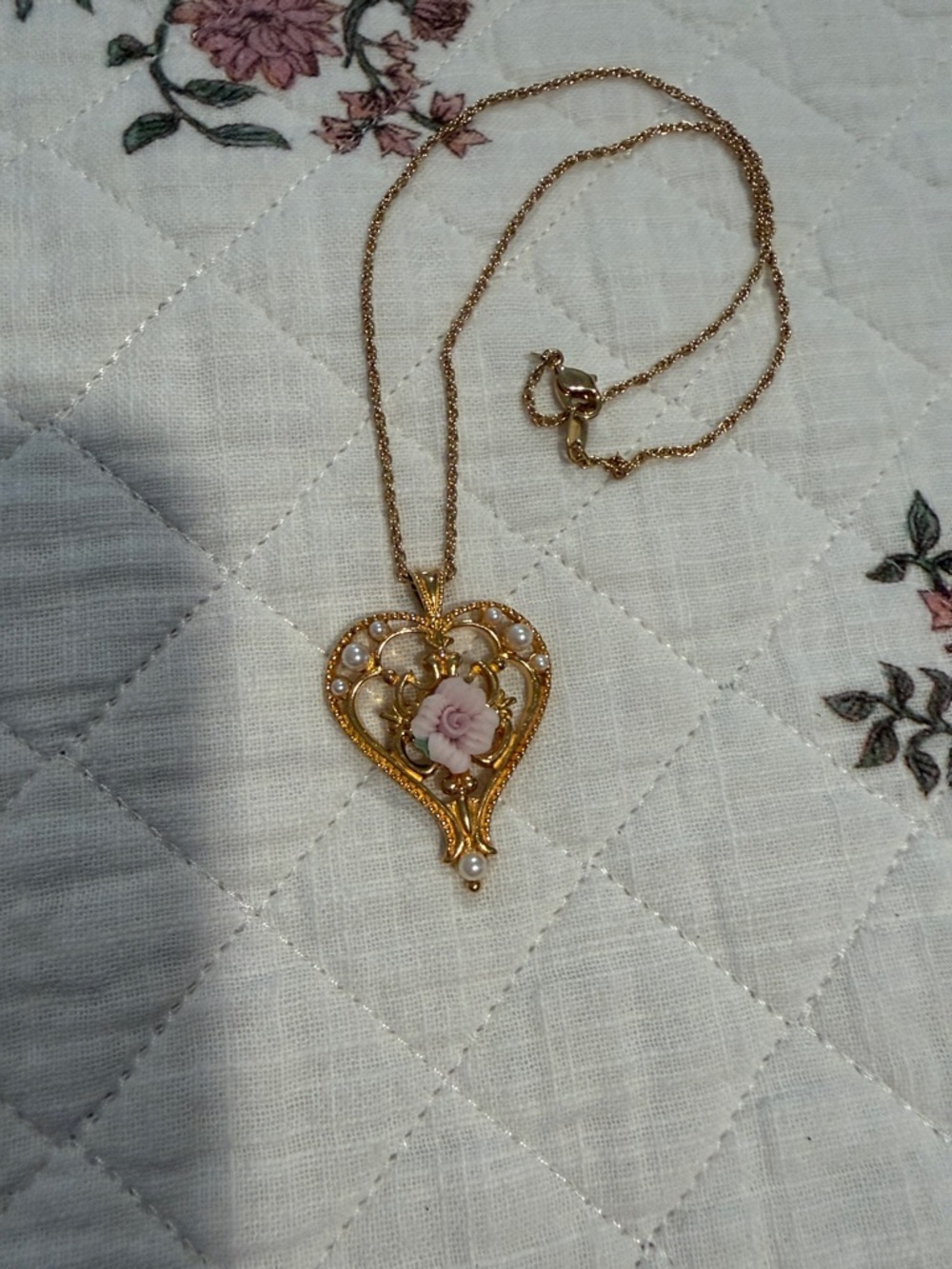 Avon Gold Heart Pendant Necklace with Pink Rose and Pearls